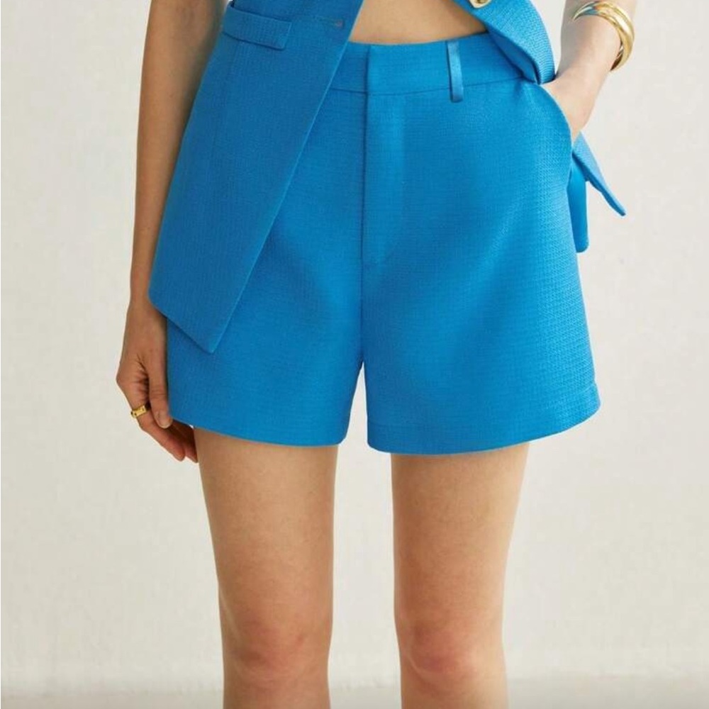 Sleeveless Blue Tailored Vest and Shorts Set - Picture 6 of 7